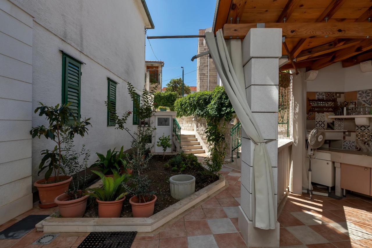 Apartments Carmen Makarska Exterior photo