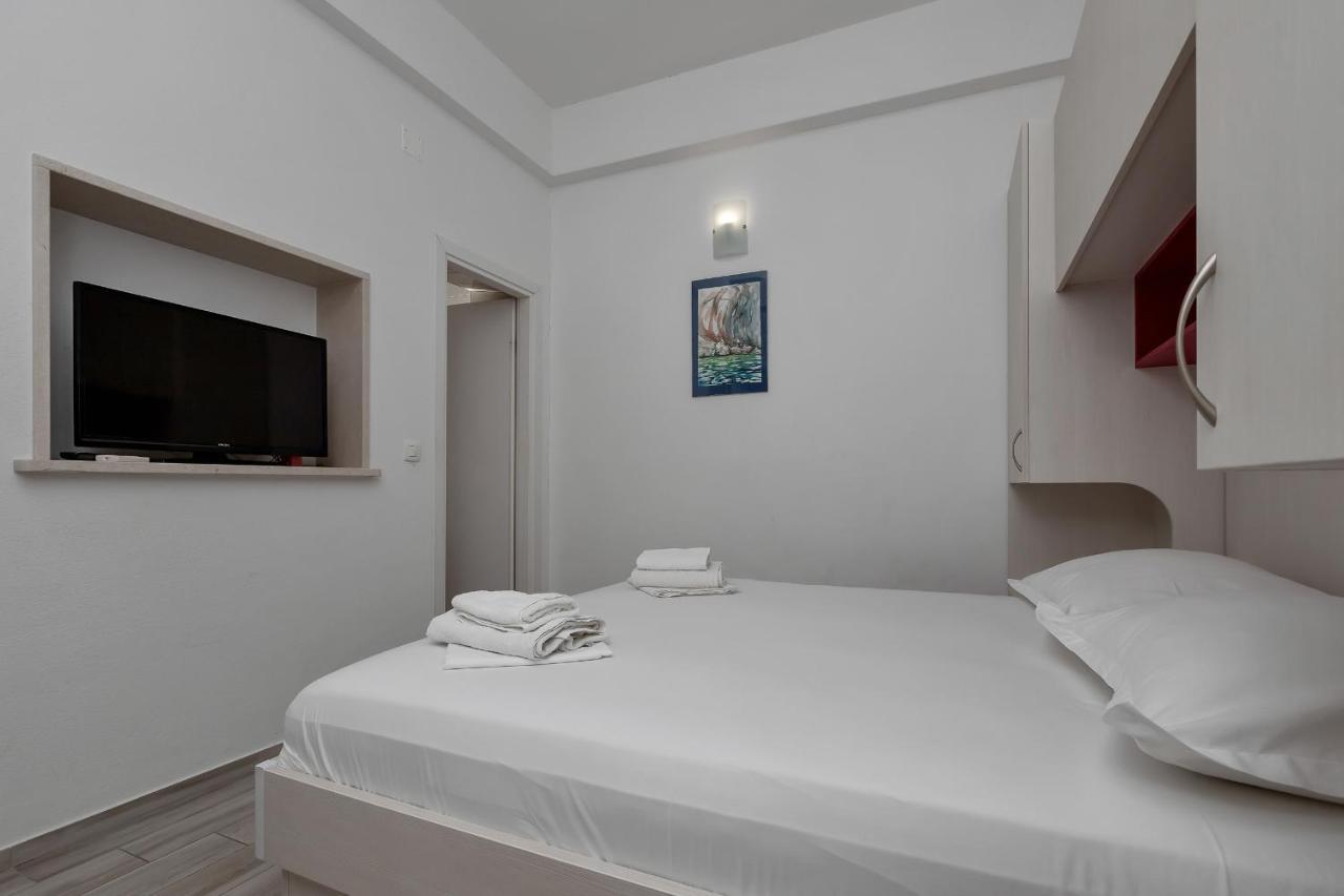 Apartments Carmen Makarska Exterior photo