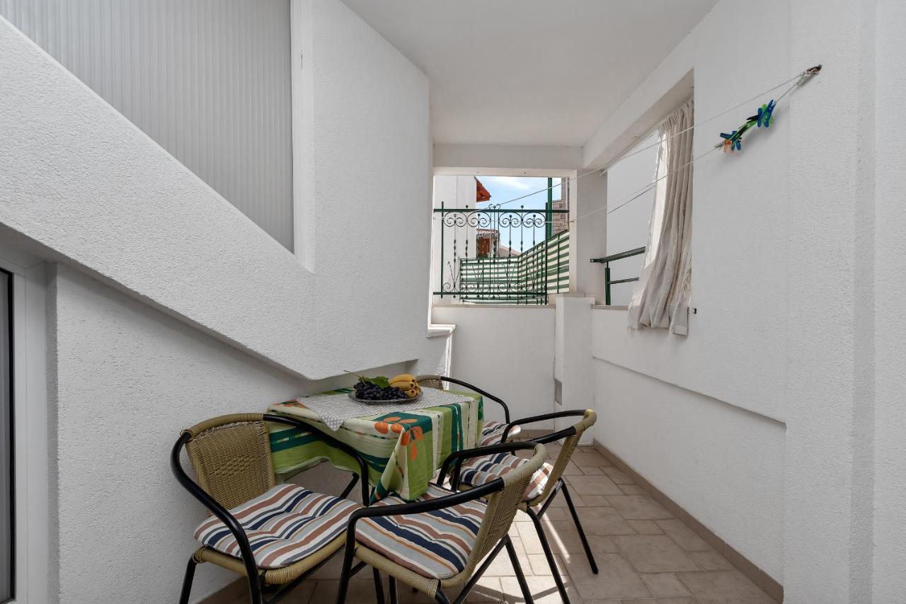 Apartments Carmen Makarska Exterior photo